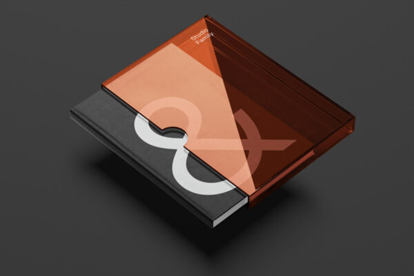 高品质透明亚克力塑料书籍保护套封面设计提案样机模板 Book 01 Standard Mockup