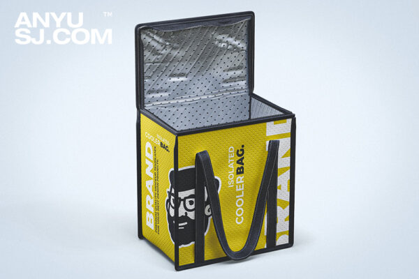 食品外卖送货箱隔热箱保温箱冷藏铝箔箱PSD外观设计展示样机Insulated Cooler Bag Mockup