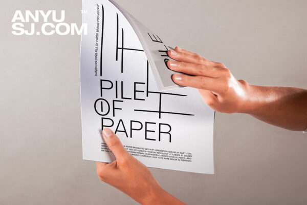 极简质感手持海报传单单页广告纸张堆叠VI品牌PSD样机Hand Holding Branding Psd Paper Pile Mockup-第6737期-